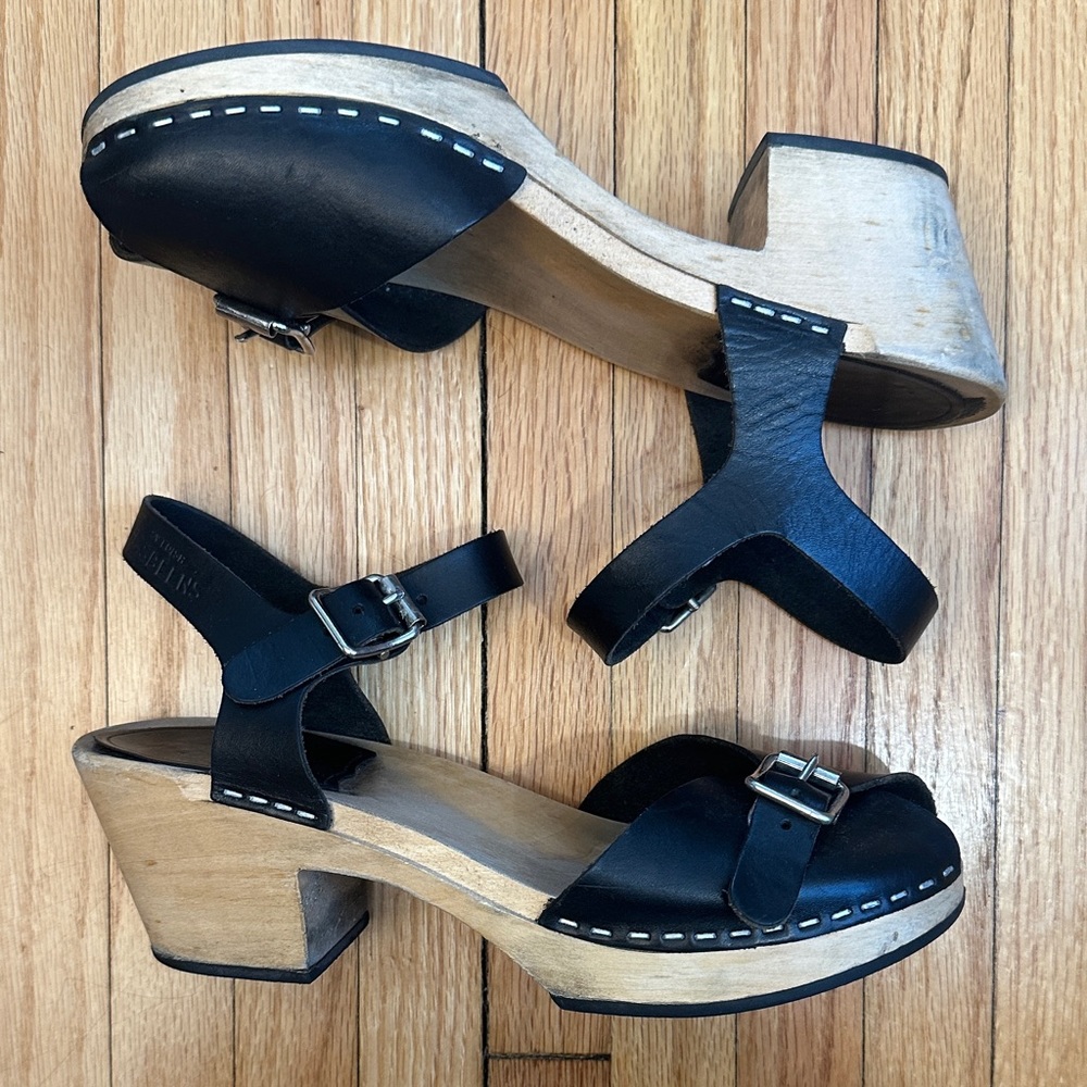 Swedish Hasbeens Black Leather Clogs